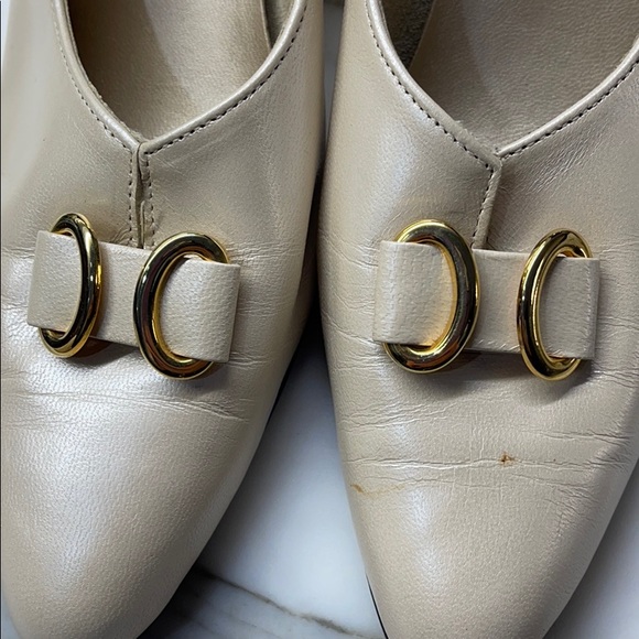 Sz 8.5 Magdesians 2” heel with gold buckle & trim - Picture 5 of 5